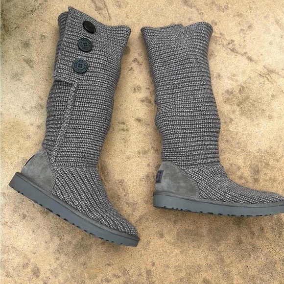 UGG Women's Classic Cardy Grey Knit Sweater Button Boot Size 8 - Picture 3 of 11